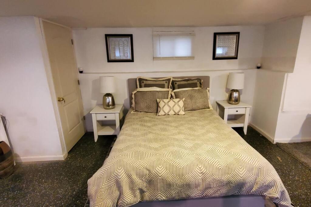 Cozy Studio; Lower Level Unit New York Exteriör bild
