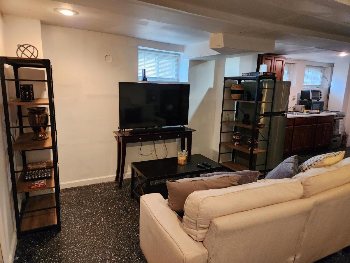 Cozy Studio; Lower Level Unit New York Exteriör bild